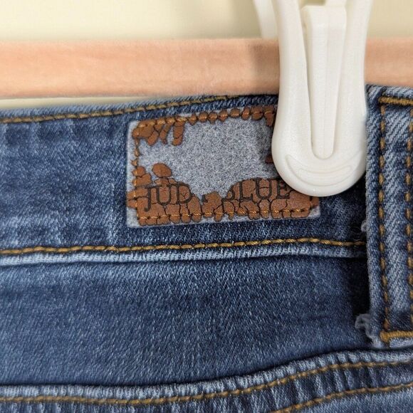 Judy Blue | Women's Medium Wash High-Rise Relaxed Fit Jeans Size 32 - Picture 7 of 8